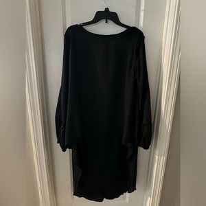 Never worn. High low top, would go great with leggings or jeans !